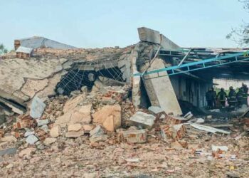 ഞായറാഴ്ച അവധിയുള്ള പടക്ക യൂണിറ്റ് പ്രവർത്തിപ്പിച്ചത് 23 ന് തെരഞ്ഞെടുപ്പിന് അവധി നൽകേണ്ടതിനാൽ!! തമിഴ്നാട്ടിൽ പടക്ക നിർമാണ യൂണിറ്റിൽ വൻ സ്ഫോടനം, 17 മരണം, മൃതദേഹങ്ങൾ തിരിച്ചറിയാനാകാത്തവിധം ചിന്നിച്ചിതറി, ആറുപേർക്ക് ​ഗുരുതര പരുക്ക്, അപകട സമയത്ത് യൂണിറ്റിലുണ്ടായിരുന്നത് മുപ്പതിലധികം ജീവനക്കാർ