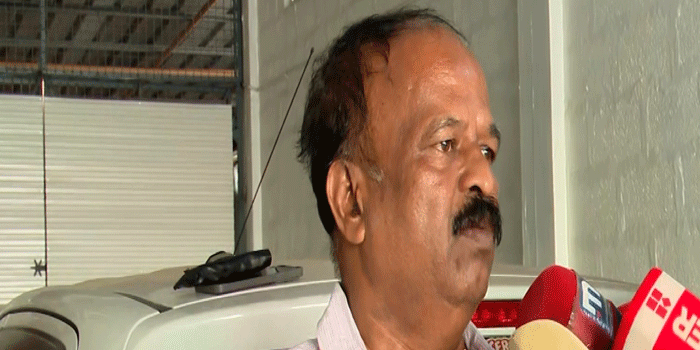 ‘ഞങ്ങൾ ഇത്തവണ വെടിക്കെട്ടിനില്ല; സർക്കാരും ജനങ്ങളും എന്തുപറയുന്നോ അതനുസരിക്കും; ആഘോഷപൂർവ്വം പൂരം നടത്താനുള്ള ഒരു സാഹചര്യമല്ല ഇപ്പോൾ ഉള്ളത്‘: തിരുവമ്പാടി ദേവസ്വം