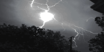 ഇന്ത്യയോട് ചേർന്ന് ആയിരം കിലോമീറ്റർ നീളത്തിൽ വ്യാപിച്ചുകിടക്കുന്ന വൻ മേഘക്കൂട്ടങ്ങളുടെ ഉപഗ്രഹ ചിത്രങ്ങൾ; അഞ്ചു സംസ്ഥാനങ്ങളിൽ കനത്ത മഴയ്ക്ക് സാധ്യത; പൊതുജനങ്ങളോട് ഔദ്യോഗിക നിർദേശങ്ങൾ കൃത്യമായി പാലിക്കണമെന്ന് മുന്നറിയിപ്പ്