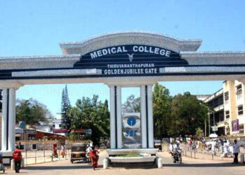 വാതിലുകളില്ലാതെ തുണി കെട്ടിവച്ച് തിരുവനന്തപുരം മെഡിക്കൽ കോളജ് ഐസിയു, ഒരു മാസത്തോളം രോഗികള്‍ കഴിയുന്നത് ഒരു സുരക്ഷയുമില്ലാതെ