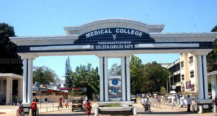 വാതിലുകളില്ലാതെ തുണി കെട്ടിവച്ച് തിരുവനന്തപുരം മെഡിക്കൽ കോളജ് ഐസിയു, ഒരു മാസത്തോളം രോഗികള്‍ കഴിയുന്നത് ഒരു സുരക്ഷയുമില്ലാതെ