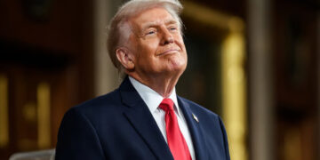 “വെടിയുതിര്‍ത്തപ്പോള്‍ തനിക്ക് ഭയം തോന്നിയില്ല”,  ആവര്‍ത്തിച്ച് ആവശ്യപ്പെട്ടതുകൊണ്ടാണ് നിലത്ത് കിടക്കാന്‍ തയ്യാറായത്, താന്‍ റേപ്പിസ്‌റ്റോ ശിശുപീഡകനോ അല്ല,   അക്രമി കൊണ്ടുവന്ന മാനിഫെസ്‌റ്റോ വായിക്കാന്‍ കാത്തിരിക്കുകയാണെന്ന് ട്രംപ്