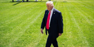 ട്രംപിന്റെ സമാധാന കരാറിനെ പരിഹസിച്ച് ഇറാന്‍ മാധ്യമങ്ങള്‍, പരുത്തിക്കുരു തിന്നുന്നതായി ഒട്ടകം സ്വപ്നം കാണുന്നു. ചിലപ്പോൾ അത് മുഴുവനായി വിഴുങ്ങുന്നു, ചിലപ്പോൾ ഓരോന്നായി തിന്നുന്നു!! ട്രംപും അത് പോലെയാണ്, വെറുതെ ആകാശക്കോട്ട കെട്ടുകയാണ്, രണ്ടാംവട്ട ചര്‍ച്ചയ്ക്ക് പച്ചക്കൊടി കാട്ടാതെ ഇറാന്‍