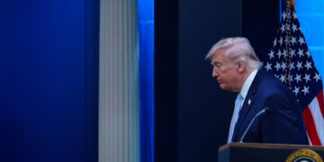 അമേരിക്കയുടെ ഭീഷണിയില്‍ പതറി ഇറാന്‍, വൈദ്യുതി നിലയങ്ങള്‍ക്ക് ചുറ്റും മനുഷ്യമതില്‍ തീര്‍ക്കാന്‍ യുവാക്കളോട് ആഹ്വാനം ചെയ്ത് ഭരണകൂടം, റെയില്‍ ശൃംഖലയ്ക്ക് നേരെ ആക്രമണമുണ്ടാകുമെന്ന് ഇസ്രയേലിന്റെ മുന്നറിയിപ്പ്, മുജ്തബ ഖമേനി ഇപ്പോഴും അബോധാവസ്ഥയില്‍