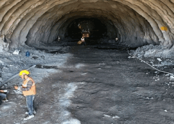 ഉരുൾപൊട്ടൽ സാധ്യതാ മേഖലയിലൂടെയാണ് വയനാട് തുരങ്കപാതയെന്ന് ഹർജിക്കാർ; അക്കാര്യം ശാസ്ത്രജ്ഞരും എൻജിനിയർമാരും നോക്കിക്കൊള്ളുമെന്ന് സുപ്രീംകോടതി