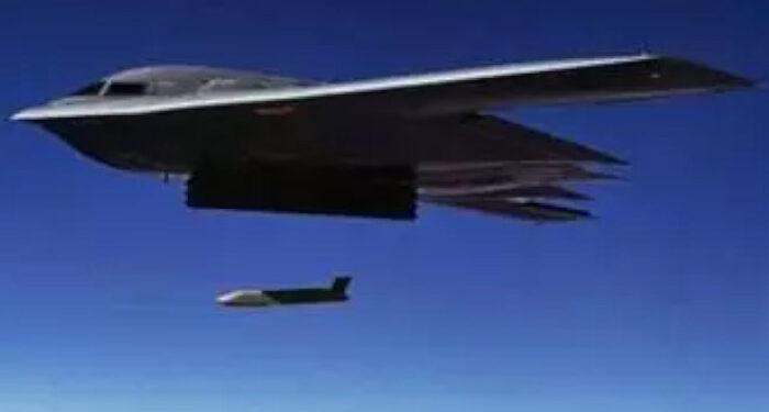 ഇറാനെ തരിപ്പണമാക്കാന് മാരകമായ ക്രൂയിസ് മിസൈലുകൾ കളത്തിലിറക്കാന് അമേരിക്ക, വ്യോമ പ്രതിരോധത്തെ പാടെ തകര്ക്കുക ലക്ഷ്യം, നീക്കം ഇറാനെ ‘ശിലായുഗ’ത്തിലേക്ക് മടക്കുമെന്ന ട്രംപിന്റെ ആഹ്വാനത്തിന് പിന്നാലെ