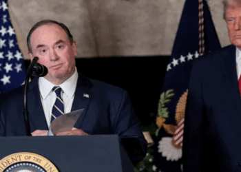 യുഎസിന് അപ്രതീക്ഷിത അടി; നാവികസേനാ സെക്രട്ടറി ജോൺ ഫീലൻ രാജിവെച്ചു; യുദ്ധവുമായി ബന്ധപ്പെട്ട അഭിപ്രായ ഭിന്നത ശക്തമായതാണ് രാജിക്ക് കാരണമെന്ന് വിലയിരുത്തൽ