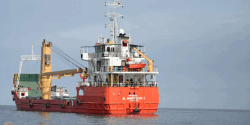 ഉപരോധ ലംഘിച്ച ഇറാൻ കപ്പലുകൾ തടഞ്ഞ് യുഎസ് സൈന്യം;  ഇന്ത്യൻ തീരത്തിനടുത്ത് അന്താരാഷ്ട്ര കപ്പൽ ചാലിലാണ് മൂന്ന് കപ്പലുകളുടെ വഴി മുടക്കിയത്; ഒരു കപ്പൽ അമേരിക്കൻ യുദ്ധക്കപ്പലിന്റെ നിയന്ത്രണത്തിൽ