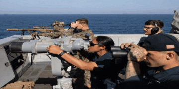 ‘ഒട്ടും മടിക്കേണ്ട; എല്ലാം വെടിവച്ചിട്’; ഹോർമുസിൽ തടസ്സം നിൽക്കുന്ന ബോട്ടുകൾ തകർക്കാൻ ഉത്തരവിട്ട് ട്രംപ്;കടലിടുക്ക് വൃത്തിയാക്കിക്കൊണ്ടിരിക്കുന്ന യുഎസ് മൈൻ സ്വീപ്പറുകളുടെ പ്രവർത്തനം മൂന്നിരട്ടിയാക്കാനും ആവശ്യം