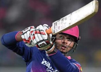 ആ തോൽവി ചെക്കനങ്ങനെ മറക്കാനാവുമോ? പ്രഫുൽ ഹിംഗെയുടെ ആദ്യ ഓവറിൽ മാത്രം നാല് സിക്സറുകൾ…ആറ് ബോളിൽ അഞ്ച് സിക്സറുകൾ…വീണ്ടും 15 ബോളിൽ അർദ്ധ സെഞ്ചുറി തൂക്കി സൂര്യവംശി!! ജയ്‌സ്വാൾ പുറത്ത്