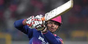 ആ തോൽവി ചെക്കനങ്ങനെ മറക്കാനാവുമോ? പ്രഫുൽ ഹിംഗെയുടെ ആദ്യ ഓവറിൽ മാത്രം നാല് സിക്സറുകൾ…ആറ് ബോളിൽ അഞ്ച് സിക്സറുകൾ… നിലപാട് വ്യക്തമാക്കി സൂര്യവംശി!! ജയ്‌സ്വാൾ പുറത്ത്