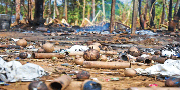 ‘നെഞ്ചുലയ്ക്കും കാഴ്ച‘;പുലികളിക്കിടെ അനിയനെ തിരിച്ചറിയാൻ ചേട്ടൻ വാങ്ങി കൊടുത്ത സ്വർണ്ണക്കടുക്കൻ…വെടിക്കെട്ട് അപകടത്തിൽ ചിന്നിച്ചിതറിയ സഹോദരന്റെ ശരീരഭാ​ഗങ്ങൾ തിരിച്ചറിയാൻ അവശേഷിച്ചതും ആ കടുക്കൻ