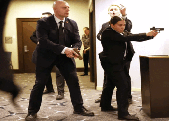 വൈറ്റ് ഹൗസ് മാധ്യമപ്രവർത്തക അസോസിയേഷന്റെ അത്താഴ വിരുന്നിനിടെ വെടിവയ്പ്പ്; ട്രംപിനെയും  ഭാര്യയെയും സുരക്ഷിത സ്ഥാനത്തേയ്ക്ക് മാറ്റി; ഒരാൾ അറസ്റ്റിൽ