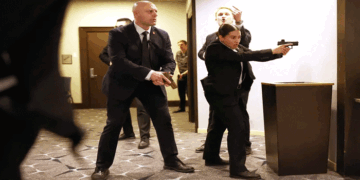 വൈറ്റ് ഹൗസ് മാധ്യമപ്രവർത്തക അസോസിയേഷന്റെ അത്താഴ വിരുന്നിനിടെ വെടിവയ്പ്പ്; ട്രംപിനെയും  ഭാര്യയെയും സുരക്ഷിത സ്ഥാനത്തേയ്ക്ക് മാറ്റി; ഒരാൾ അറസ്റ്റിൽ