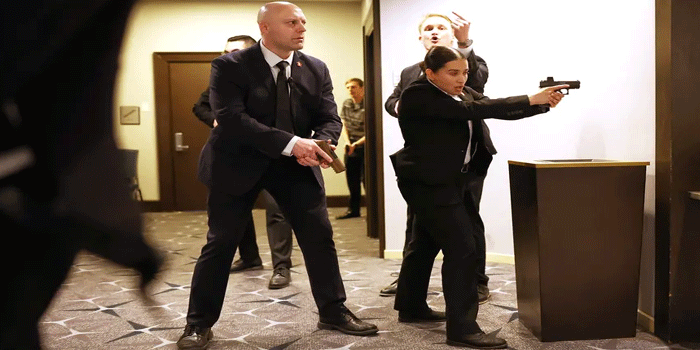 വൈറ്റ് ഹൗസ് മാധ്യമപ്രവർത്തക അസോസിയേഷന്റെ അത്താഴ വിരുന്നിനിടെ വെടിവയ്പ്പ്; ട്രംപിനെയും  ഭാര്യയെയും സുരക്ഷിത സ്ഥാനത്തേയ്ക്ക് മാറ്റി; ഒരാൾ അറസ്റ്റിൽ