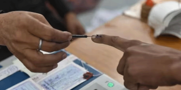 വോട്ടെടുപ്പ് ആരംഭിച്ചു; ബൂത്തുകളുടെ എണ്ണം വർദ്ധിപ്പിച്ചിരിക്കുന്നതിനാൽ വോട്ടർമാർക്ക് അധിക നേരം ക്യൂ നിൽക്കേണ്ടി വരില്ലെന്ന് തിര. കമ്മീഷൻ; കേരളത്തിനൊപ്പം അസമും പുതുച്ചേരിയും ഇന്ന് വിധിയെഴിതും