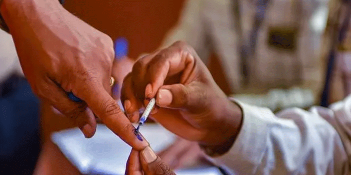 താമരയ്ക്ക് കുത്തിയ്ക്കാൻ ശ്രമം; മാനന്തവാടിയിൽ ബിജെപിയ്ക്ക് വോട്ട് ചെയ്യാൻ വോട്ടർമാരെ പ്രേരിപ്പിച്ചെന്ന പരാതിയിൽ പോളിങ് ഓഫീസറെ മാറ്റി