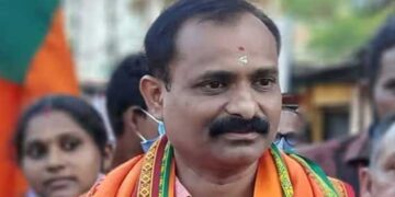 മാർച്ചിനിടെ വനിതാപ്രവർത്തകയെ നൗഫൽ എന്ന പോലീസുകാരൻ കടിച്ചു മുറിവേൽപ്പിച്ചു, പ്രവർത്തകർക്കു നേരെ മലിനജലമാണ് ജലപീരങ്കിയിൽ ഉപയോ​ഗിച്ചത്, മലമുകളിൽ നടന്ന സംഘർഷത്തിൽ വയർലെസ് സെറ്റുപയോഗിച്ച് പ്രവർത്തകന്റെ മുഖത്തിടിച്ച് ഗുരുതരമായി പരുക്കേൽപ്പിച്ചു, സിഐ വിപിൻ സുജിത്തിന്റെ തലയ്ക്കടിച്ചു, 12 സ്റ്റിച്ചാണ് തലയിലിട്ടത്… മേയർ വി വി രാജേഷ്