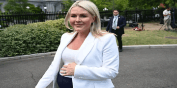 ‘ഇന്ന് രാത്രി ഇവിടെ ചില വെടിയൊച്ചകൾ കേൾക്കും‘: ഡിന്നർ പാർട്ടിയ്ക്കിടെയുണ്ടായ വെടിവയ്പിന് മുമ്പ് വൈറ്റ്ഹൗസ് പ്രസ് സെക്രട്ടറിയുടെ വാക്കുകൾ; പറഞ്ഞത് ട്രംപിന്റെ പ്രസം​ഗത്തെക്കുറിച്ച്; പിന്നാലെ കേട്ടത് റിയൽ വെടിയൊച്ച