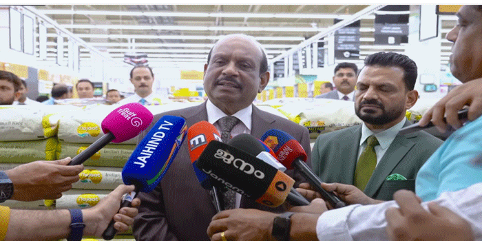 ‘ലോൺ എടുത്തിട്ടായാലും ശമ്പളം കൊടുക്കും; ജീവനക്കാരുടെ ശമ്പളം മുടക്കില്ല; കുറയ്ക്കുകയുമില്ല’- യൂസഫലി; പതറാതെ നിൽക്കുന്നതാണ് നമ്മുടെ കടമയും ബാധ്യതയും