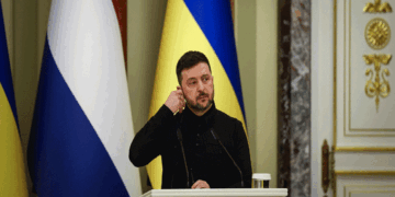 ഈസ്റ്ററിനോടനുബന്ധിച്ച് വെടിനിർത്തൽ വേണമെന്ന് സെലെൻസ്‌കി; ‘നടക്കില്ല, ഇത്തരമൊരു ആവശ്യം വെറും പിആർ സ്റ്റണ്ട് മാത്രമല്ലെ‘യെന്ന് റഷ്യ