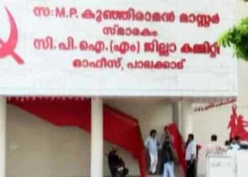 എന്റെ ഔദാര്യത്തിലാണ് നീ പാർട്ടി കമ്മിറ്റിയിൽ ഇരിക്കുന്നത്’… ഏരിയക്കമ്മിറ്റി അം​ഗത്തിനെതിരെ ജില്ലാ സെക്രട്ടറിയുടെ അധിക്ഷേപം, പിന്നാലെ തരംതാഴ്ത്തി, പാലക്കാട് സിപിഎമ്മിൽ കൂട്ടരാജി, മുപ്പതോളം പേർ പാർട്ടി വിടുന്നു.. ഉത്തര മലബാറിലെ നിയുക്ത എംഎൽഎയുടെ നേതൃത്വത്തിൽ പാലക്കാട് കൺവെൻഷൻ ഉണ്ടാകും, സിപിഎമ്മിലെ അതൃപ്തർ അതിൽ പങ്കെടുക്കും- പാർട്ടിവിടാൻ നിൽക്കുന്നവരുടെ വെല്ലുവിളി