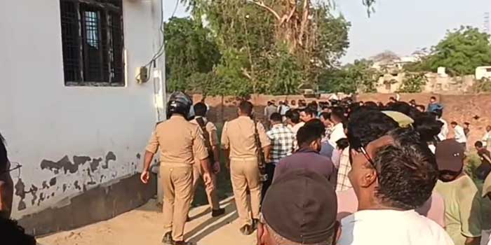 ഭർത്താവ് വിദേശത്ത് മറ്റൊരു വിവാഹം കഴിച്ചു, ഭാര്യയ്ക്ക് നാട്ടിൽ വേറൊരു ബന്ധം… ഇരുവരുടേയും ബന്ധത്തിന് തടസമായിരുന്ന നാലുമക്കളെ ഇഷ്ടികയും മാരകായുധങ്ങളും ഉപയോഗിച്ച് തലയ്ക്കടിച്ച് കൊലപ്പെടുത്തി യുവതി, പിന്നാലെ ബാൽക്കണിയിൽ നിന്നു ചാടി രക്ഷപ്പെട്ടു!! യുവതിക്കായി തെരച്ചിൽ