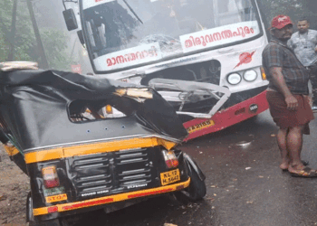 കെഎസ്ആർടിസി ബസും ഓട്ടോയും കൂട്ടിയിടിച്ച് ഒരു കുടുംബത്തിലെ മൂന്നുപേർ മരിച്ചു; സംഭവം വയനാട് പഴയ വൈത്തിരിയിൽ