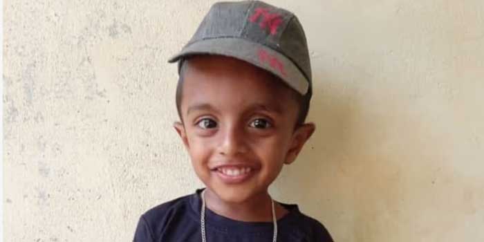 അച്ഛനൊപ്പം പെട്ടിയോട്ടോയിൽ പാടത്ത് മീൻ പിടിക്കാൻ പോകുന്നതിനിടെ അബദ്ധത്തിൽ ക്യാബിൻ ഡോർ തുറന്നുപോയി, റോഡിലേക്ക് തെറിച്ചുവീണ ആറു വയസുകാരന് ദേഹത്തുകൂടി വണ്ടിയുടെ പിൻ ചക്രം കയറിയിറങ്ങി ദാരുണാന്ത്യം