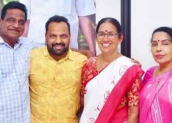 “മോനെ ബിനീഷെ”, പുഷ്പാർച്ചന വെറും നാടകം, അതിന് കൂട്ട് നിന്ന നീയാണ് മികച്ച നടൻ, സഖാക്കളുടെ നെഞ്ചിൽ ചവിട്ടിയാണ് ഈ ‘നാടകം’ അരങ്ങേറിയത്,  കോടിയേരി ബാലകൃഷ്ണനുണ്ടായിരുന്നെങ്കില്‍ ആ വീടിന്റെ ഗേറ്റ് പോലും തുറക്കില്ലായിരുന്നു, വിമര്‍ശനവുമായി കടന്നലുകള്‍