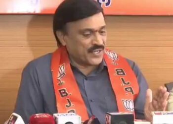 ‘സ്കൂളുകളിൽ ഹാജർ വിളിക്കുമ്പോൾ “യെസ് സർ/യെസ് മാം” എന്നതിനുപകരം “ജയ് ശ്രീറാം”എന്ന് മറുപടി നൽകണം’!! പുതിയ നിർദേശവുമായി ബിജെപി എംഎൽഎ, ‘വിദ്യാർത്ഥികൾ ധരിക്കണം, എന്ത് വിളിക്കണമെന്ന് നിർദ്ദേശിക്കാൻ ഇവർക്ക് എന്ത് അധികാരം? വിദ്യാലയം രാഷ്ട്രീയ- മതപരമായ ചടങ്ങുകൾക്കുള്ള വേദിയാക്കരുത്’- കോൺഗ്രസ്