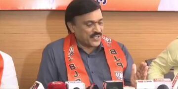 ‘സ്കൂളുകളിൽ ഹാജർ വിളിക്കുമ്പോൾ “യെസ് സർ/യെസ് മാം” എന്നതിനുപകരം “ജയ് ശ്രീറാം”എന്ന് മറുപടി നൽകണം’!! പുതിയ നിർദേശവുമായി ബിജെപി എംഎൽഎ, ‘വിദ്യാർത്ഥികൾ ധരിക്കണം, എന്ത് വിളിക്കണമെന്ന് നിർദ്ദേശിക്കാൻ ഇവർക്ക് എന്ത് അധികാരം? വിദ്യാലയം രാഷ്ട്രീയ- മതപരമായ ചടങ്ങുകൾക്കുള്ള വേ​ദിയാക്കരുത്’- കോൺ​ഗ്രസ്