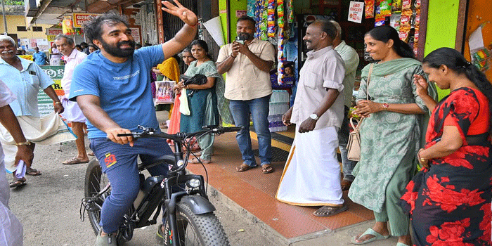 കണക്ക് പുറത്തുവിട്ട് ചാണ്ടി ഉമ്മൻ: ‘തിരഞ്ഞെടുപ്പ് ആവശ്യങ്ങൾക്കായി എനിക്ക് ചിലവായത് 21 ലക്ഷം രൂപയോളമാണ്; 79 ലക്ഷം രൂപ ലാഭിച്ചിട്ടുണ്ട്; അത് ജനങ്ങൾക്കുവേണ്ടി വിനിയോ​ഗിക്കും‘