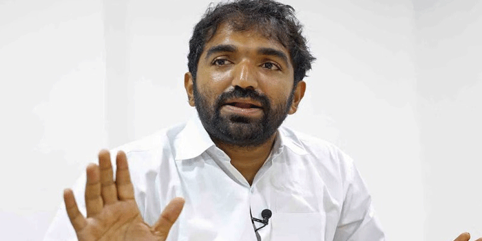 ‘തെരുവിലിറങ്ങിയുള്ള പ്രതിഷേധം  യഥാർഥ പൊതുജനവികാരമാണെന്ന് പറയാൻ കഴിയില്ല; പ്രവർത്തകർ പക്വത കാണിക്കണം; ഇത്തരം പ്രകടനങ്ങൾക്ക് പിന്നിൽ ബാഹ്യസമ്മർദങ്ങൾ ഉണ്ടോ എന്ന് പരിശോധിക്കണം’ – ചാണ്ടി ഉമ്മൻ