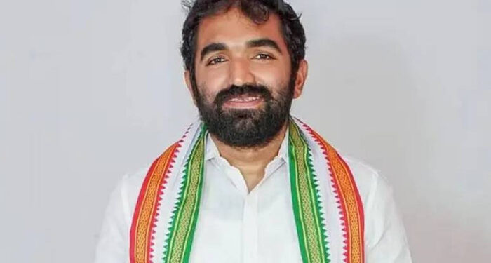 ദയവ് ചെയ്ത് തന്നെ പാര്‍ട്ടി വിരുദ്ധനാക്കരുത്, മന്ത്രി സ്‌ഥാനത്തേക്ക് പേര് വലിച്ചിഴച്ച് അപമാനിച്ചത് മാധ്യമങ്ങള്‍, പിതാവിനെ കൊല്ലാൻ ശ്രമിച്ചവനെന്നുവരെ കേട്ടു, ഇനിയും ക്രൂരമായ ആക്ഷേപങ്ങള്‍ കേള്‍പ്പിക്കരുതെന്ന് ചാണ്ടി ഉമ്മന്‍