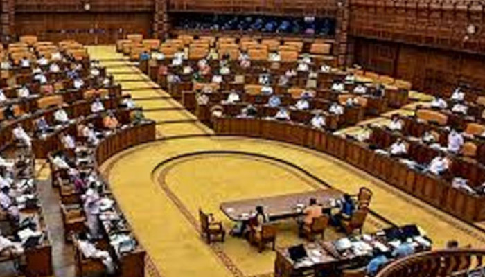 സാധാരണക്കാര്ക്ക് ആശ്വാസമായി ഉമ്മൻചാണ്ടി ആരോഗ്യ ഇൻഷുറൻസ് പദ്ധതി, കുടുംബത്തിന് വർഷം 25 ലക്ഷത്തിന്റെ പരിരക്ഷ