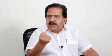 ‘ഇവിടെ തിരഞ്ഞെടുപ്പ് ഫലം വന്നിട്ട് അഞ്ചാറ് ദിവസം മാത്രമേയായിട്ടുള്ളൂ; ഒരിക്കൽ ഡൽഹിയിൽ മുഖ്യമന്ത്രിയെ പ്രഖ്യാപിക്കാൻ 50 ദിവസത്തോളം എടുത്തു; കോൺഗ്രസ്  ഏകപക്ഷീയ തീരുമാനങ്ങൾ എടുക്കുന്ന സംഘടനയല്ല‘ – പ്രധാനമന്ത്രിയ്ക്ക് മറുപടിയുമായ് രമേശ് ചെന്നിത്തല