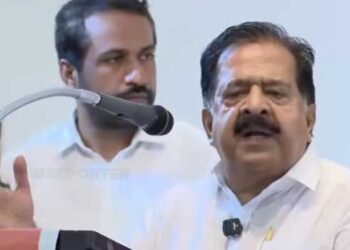 ‘മനസാക്ഷിയുള്ള ആരെങ്കിലും ചെയ്യുമോ അത്? ആലപ്പുഴയിൽ രണ്ട് ചെറുപ്പക്കാരെ പേപ്പട്ടിയെ പോലെയല്ലേ മുഖ്യമന്ത്രിയുടെ ഗൺമാൻമാർ തല്ലിച്ചതച്ചത്, ചില കാര്യങ്ങളൊന്നും നമുക്ക് അങ്ങനെ പെട്ടെന്ന് മറന്നു പോകാൻ കഴിയില്ല, SIT അന്വേഷണത്തിൽ ആഭ്യന്തര മന്ത്രി ഇടപെടില്ല’- ചെന്നിത്തല