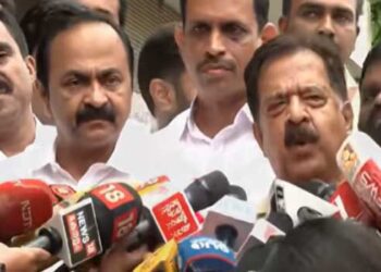 ‘ഞങ്ങൾ തമ്മിൽ എന്ത് ഉപാധി, ഒരു ഉപാധിയുമില്ല…10 വർഷത്തെ എൽഡിഎഫ് ഭരണത്തിൽ നിന്ന് കേരളത്തെ മോചിപ്പിക്കാനുള്ള ദൗത്യം അദ്ദേഹത്തെയാണ് ഹൈക്കമാൻഡ് ഏൽപ്പിച്ചിട്ടുള്ളത്, ഞങ്ങളെല്ലാവരും കൂടി അത് നിറവേറ്റും’- ചെന്നിത്തല!! ‘എന്റെ ലീഡറാണ് അദ്ദേഹം, ഞാൻ ചെറുപ്പം മുതൽ വരുന്ന വീടാണ്, ഞാൻ അദ്ദേഹത്തെ കാണണ്ടേ?’– സതീശൻ