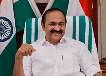 ‘അച്ഛന്റെ മാത്രമല്ല അമ്മയുടെ പേരുകൂടി പറയണമെന്ന് ആഗ്രഹമുണ്ടായിരുന്നു; അതു സാധിക്കാത്തതിലാണ് സങ്കടം; എം.എൽ.എ ആകുന്നതിന് മുമ്പേ തന്നെ മാതാപിതാക്കൾ മരണപ്പെട്ടു;അവരുടെ പേര് പറയുന്നതിൽ അഭിമാനം‘- വിവാദങ്ങളിൽ പ്രതികരിച്ച് മുഖ്യമന്ത്രി
