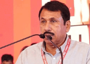 ‘വീണയെ കല്ല്യാണം കഴിക്കുന്നതിന് മുമ്പുള്ള കേസാണത്. പിന്നെ, റിയാസിന്റെ വീട് റെയ്ഡ് ചെയ്യേണ്ട കാര്യമെന്താണ്? ഞങ്ങളിത് കൊണ്ട് ചൂളാൻ പോകുന്നില്ല‘: സിപിഐഎം കോഴിക്കോട്‌ ജില്ലാ സെക്രട്ടറി