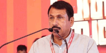 ‘വീണയെ കല്ല്യാണം കഴിക്കുന്നതിന് മുമ്പുള്ള കേസാണത്. പിന്നെ, റിയാസിന്റെ വീട് റെയ്ഡ് ചെയ്യേണ്ട കാര്യമെന്താണ്? ഞങ്ങളിത് കൊണ്ട് ചൂളാൻ പോകുന്നില്ല‘: സിപിഐഎം കോഴിക്കോട്‌ ജില്ലാ സെക്രട്ടറി