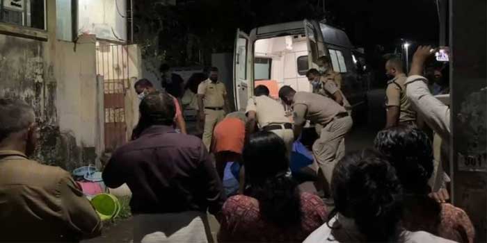 അമ്മയെവിടെയെന്ന ചോദ്യത്തിന് അസുഖമായിട്ട് കിടക്കുവാണെന്ന മറുപടി മാത്രം, കടുത്ത ദുർ​ഗന്ധത്തിന്റെ കാരണമന്വേഷിച്ചെത്തിയ ബന്ധു കണ്ടത് ഈച്ചയാർക്കുന്ന മൃതദേഹം!! അമ്മ മരിച്ചതറിയാതെ മാനസിക അസ്വാസ്ഥ്യമുള്ള ഏകമകൻ അമ്മയ്ക്ക് കാവലിരുന്നത് മൂന്നു ദിവസം…