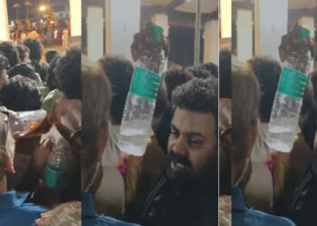 ഉത്സവത്തിനിടെ ക്ഷേത്രത്തിനകത്ത് പരസ്യ മദ്യപാനം, കുപ്പിയിലുള്ള മദ്യം മാറി മാറി കുടിച്ച് യുവാക്കള്‍, ചോദ്യം ചെയ്ത സ്ത്രീകളെ ഭീഷണിപ്പെടുത്തി
