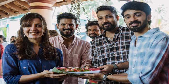 മഞ്ജു വാര്യർ കേന്ദ്ര കഥാപാത്രമാകുന്ന ആനന്ദ് മേനൻ ചിത്രം “ഹാപ്പിലൂപ്പിന്റെ” പൂജാ ചടങ്ങ് പൂർത്തിയായി, ഷൂട്ടിം​ഗ് നാളെമുതൽ