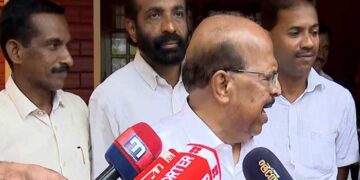 ‘ഇങ്ങനെയുള്ള തേർഡ് റേറ്റ് ചോദ്യങ്ങൾ ചോദിക്കരുത്, നിങ്ങൾ എന്തൊക്കെ ചോദിക്കുമെന്ന് എനിക്ക് അറിയാം, അവരിൽ നിന്ന് അച്ചാരം വാങ്ങിയിട്ടുണ്ടോ? ഉണ്ടെങ്കിൽ കയ്യിൽ വെച്ചാൽ മതി, പിന്നെയും പിന്നെയും ചോദ്യങ്ങൾ ചോദിക്കുന്നു’, നിങ്ങൾക്ക് ചോദിക്കാൻ തോന്നുന്നതെല്ലാം ചോദിക്കേണ്ട ആളല്ല ഞാൻ’- റിപ്പോർട്ടർ പ്രതിനിധിയോട് പൊട്ടിത്തെറിച്ച് ജി സുധാകരൻ
