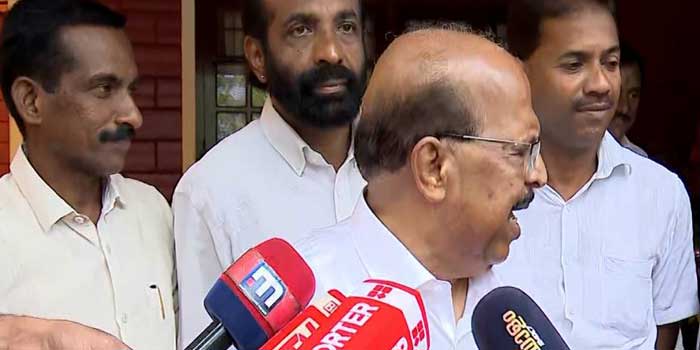 ‘ഇങ്ങനെയുള്ള തേർഡ് റേറ്റ് ചോദ്യങ്ങൾ ചോദിക്കരുത്, നിങ്ങൾ എന്തൊക്കെ ചോദിക്കുമെന്ന് എനിക്ക് അറിയാം, അവരിൽ നിന്ന് അച്ചാരം വാങ്ങിയിട്ടുണ്ടോ? ഉണ്ടെങ്കിൽ കയ്യിൽ വെച്ചാൽ മതി, പിന്നെയും പിന്നെയും ചോദ്യങ്ങൾ ചോദിക്കുന്നു’, നിങ്ങൾക്ക് ചോദിക്കാൻ തോന്നുന്നതെല്ലാം ചോദിക്കേണ്ട ആളല്ല ഞാൻ’- റിപ്പോർട്ടർ പ്രതിനിധിയോട് പൊട്ടിത്തെറിച്ച് ജി സുധാകരൻ