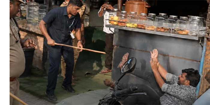 ഗൺമാൻമാരുടെ നടപടി പോലീസിന് അവമതിപ്പുണ്ടാക്കുന്നത്… എസ്പി ചൈത്ര തെരേസയുടെ റിപ്പോർട്ട് ആഭ്യന്തര വകുപ്പ് പൂഴ്ത്തി, എസ്പിയെ ആലപ്പുഴയിൽ നിന്ന് സ്ഥലം മാറ്റി!! യൂത്ത് കോൺഗ്രസ് നേതാക്കളെ മ‍ർദിച്ച നാല് ഗൺമാൻമാർക്കെതിരെ നടപടി വരും, മർദനം ചട്ടവിരുദ്ധം-എസ്ഐടി റിപ്പോർട്ട്