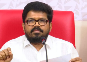 ഇടതുപക്ഷം ശക്തമായ സ്ഥലങ്ങളില് യു.ഡി.എഫിനെ ‘താമരത്താങ്ങ്’ നല്കി ബിജെപി രക്ഷിച്ചു, മതവും പള്ളിയും നോക്കി മാത്രമേ വോട്ട് ചെയ്യാവൂ എന്നായിരുന്നു മുസ്ലിം ലീഗിന്റെയും ജമാഅത്തെ ഇസ്ലാമിയുടെയും പ്രചരണം, നടന്നത് ‘സ്ട്രേറ്റജിക് വോട്ടിങ്’, രാജീവ് ചന്ദ്രശേഖരനെ ജയിപ്പിച്ചത് യുഡിഎഫ്, ആരോപണവുമായി കെ കെ രാഗേഷ്