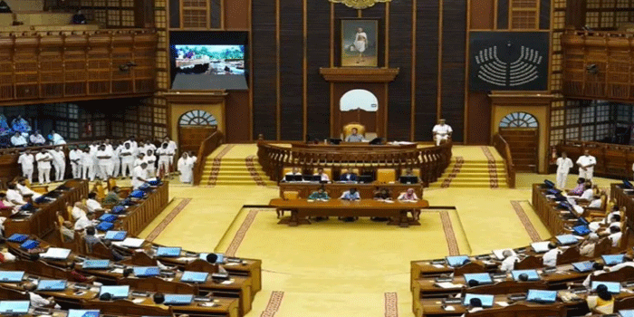 പേപ്പറുകൾക്കും ഇടയ്ക്ക് കയറിയുള്ള പറച്ചിലുകൾക്കും വിട, എല്ലാം ഡിജിറ്റൽ; വരുന്നത് ഹൈടെക്ക് നിയമസഭ; രാജ്യത്തെ ആദ്യ സമ്പൂർണ്ണ ഇ-നിയമസഭയാവുനുള്ള തയ്യാറെടുപ്പിൽ കേരളം